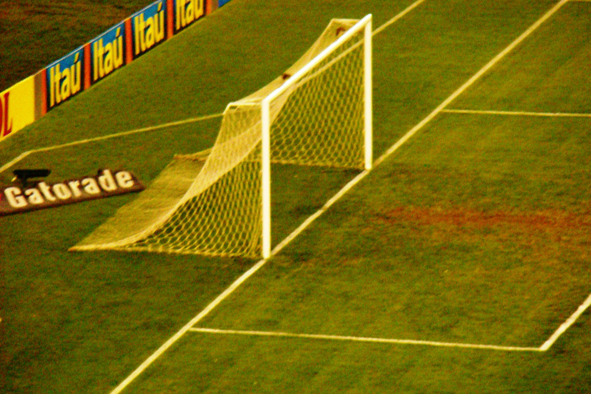 Das Maracana-Stadion ist eines der bekanntesten der Welt. Auch Marta, brasilianische Fußballikone, kämpfte hier schon mit ihrem Team Tor im Maracanã Stadion in Rio de Janero