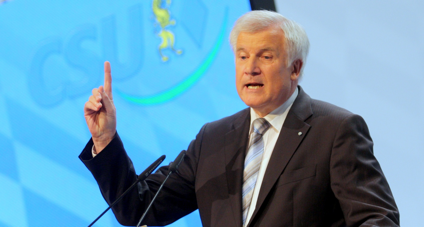 Horst Seehofer erhebt den Zeigefinger