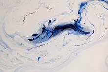 Acrylic paint pur in white and blue