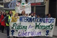 Demonstration zum 100. Internationalen Frauentag in England