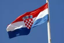 Kroatische Flagge im Wind