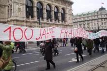 Transparent "100 Jahre Frauentag"