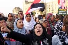 Frauen protestieren auf dem Tahir Platz in Kairo.