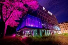 A photo of the building of the Heinrich Böll Foundation on the evening