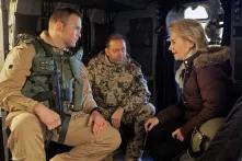 Ursual von der Leyen bei ihrem Besuch (23.12.2013) der Bundeswehr im Camp Marmal nahe Mazar-i Sharif (Afghanistan)