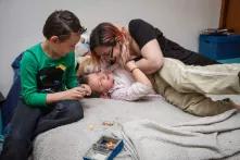 Ana de Alejandro García mit ihren Söhnen Diego und Santiago