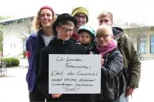  "Wir brauchen Feminismus, weil das Geschlecht nicht unsere Lebensentscheidungen bestimmen soll!" (Nadia, Laura, Leila, Jolle, Thorben und Radan)