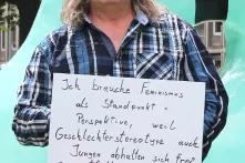 "Ich brauche Feminismus als Standpunkt + Perspektive, weil Geschlechterstereotype auch Jungen abhalten sich frei zu entfalten und glücklich zu leben!" (Michael, Genderpädagoge)