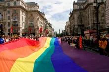 Regenbogen-Flagge auf der London Pride Parade 2009