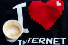 t-shirt mit aufdruck i love internet