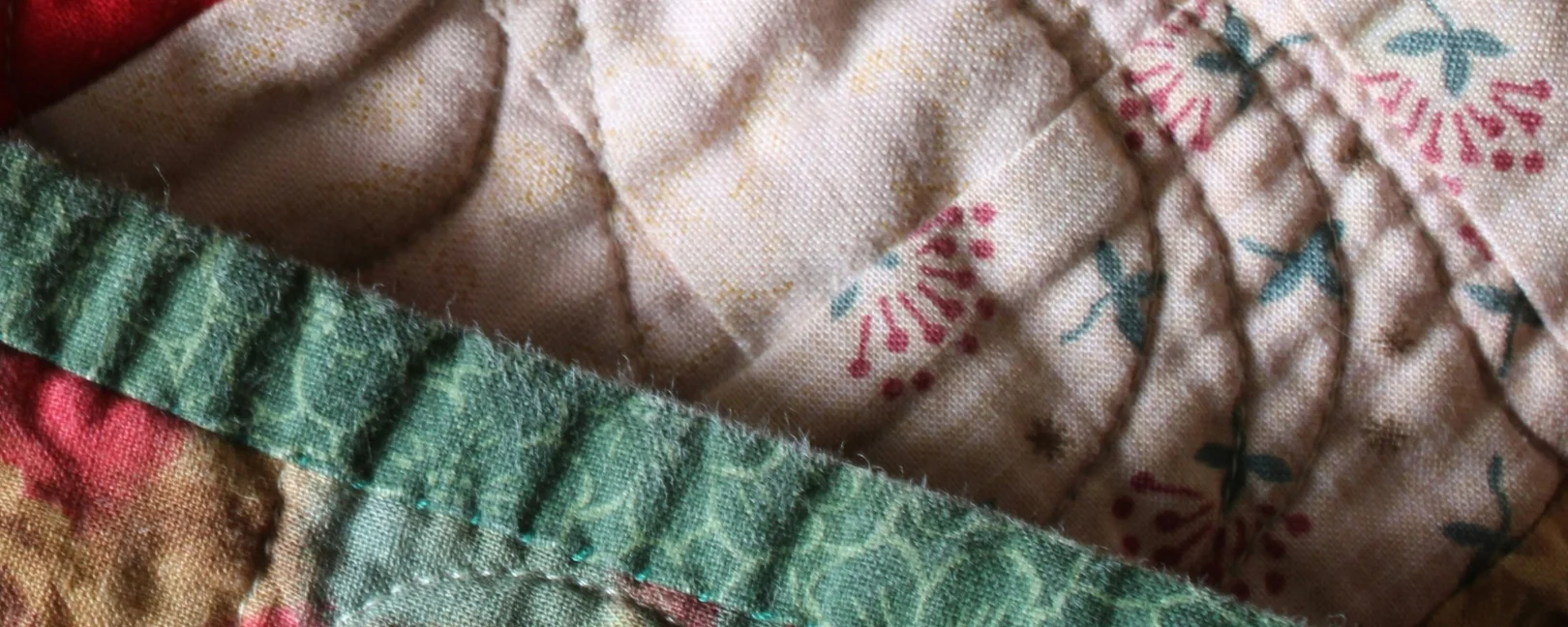 Stoffe in grün und beige 