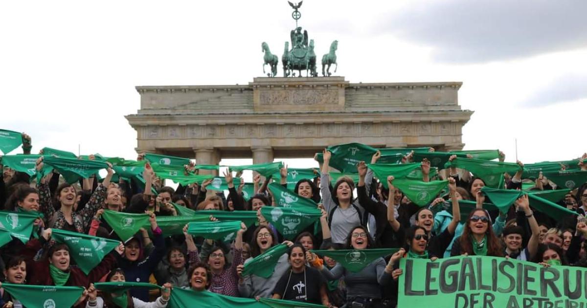 150 Jahre Abtreibungsverbot in Deutschland Wann schwappt die „grüne Flut“ über den Atlantik