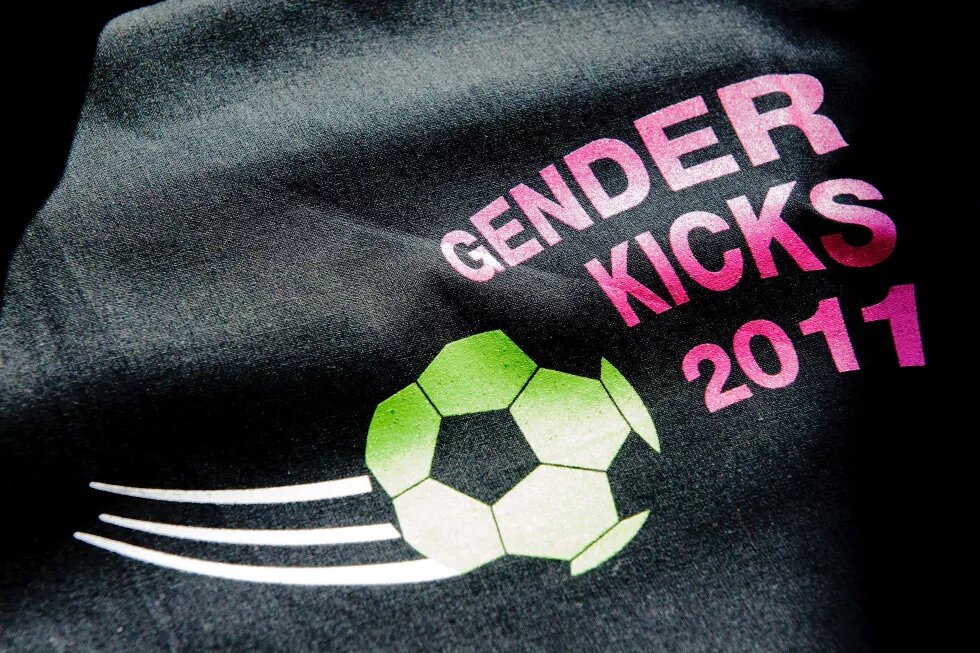 Tragetasche mit Aufschrift: Gender Kicks 2011 Tragetasche mit Aufschrift: Gender Kicks 2011