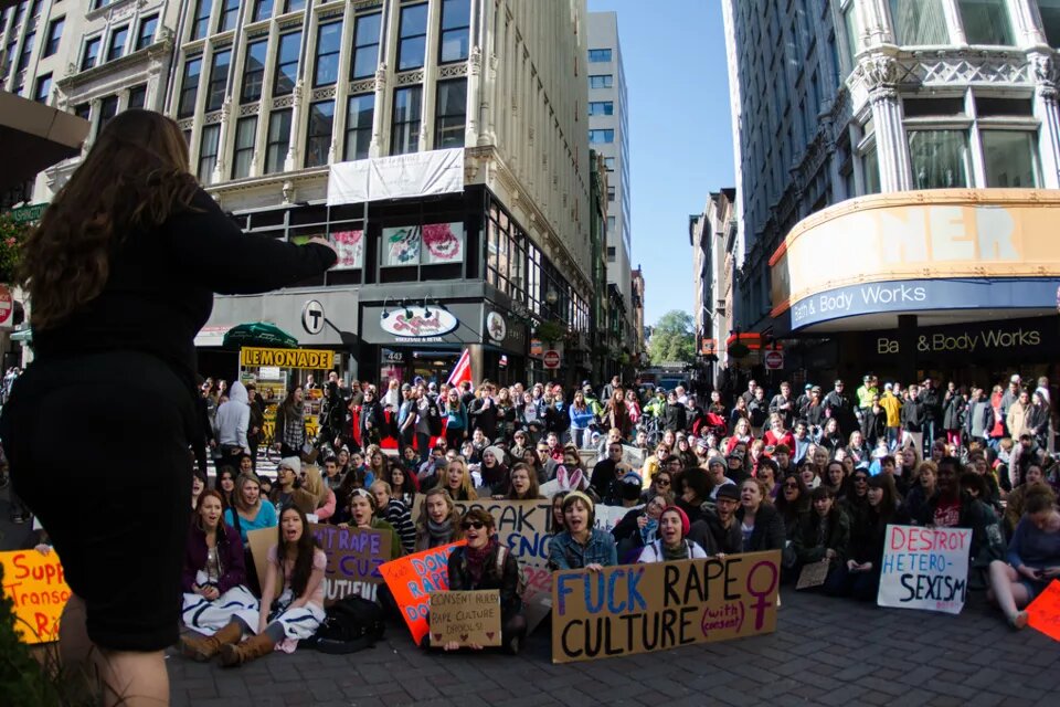 „Rape Culture“ beschreibt die Normalisierung von sexueller Gewalt in der Gesellschaft Demonstration gegen Rape-Culture