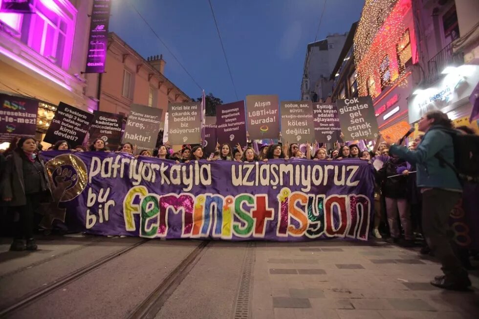 Türkischer Staat schlägt Frauen-Demonstration nieder Frauen-Demonstration wird am 8. März 2019 in Istanbul niedergeschlagen