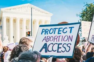 Demoschild mit der Aufschrift "Protect Abortion Access"