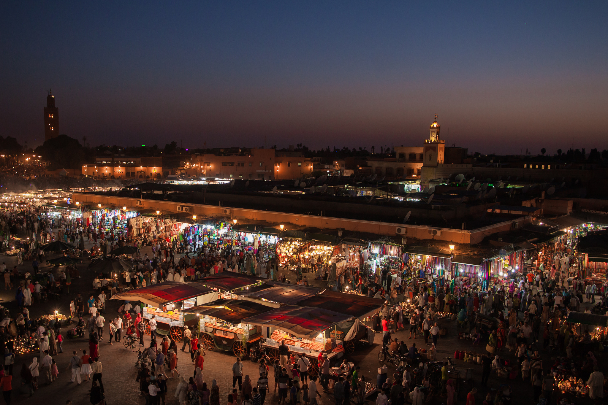 Place Jemaa el-Fna - Marrakech - Morocco - Maroc - Maroko - Μαρόκο - Fas - Marruecos - Marokko - Марокко - Night - Nuit - Photo Image Photography www.supercar-roadtrip.fr Blick auf die Altstadt von Marrakech