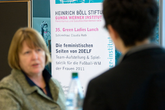 Hannelore Ratzeburg, Vizepräsidentin für Frauen- und Mädchenfußball im Deutschen Fußball-Bund (DFB) Hannelore Ratzeburg im Gespräch