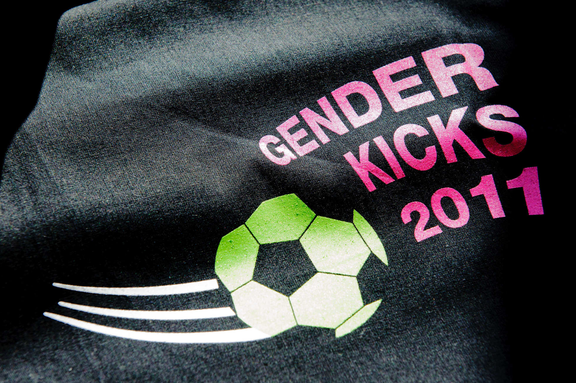 Tragetasche mit Aufschrift: Gender Kicks 2011 Tragetasche mit Aufschrift: Gender Kicks 2011
