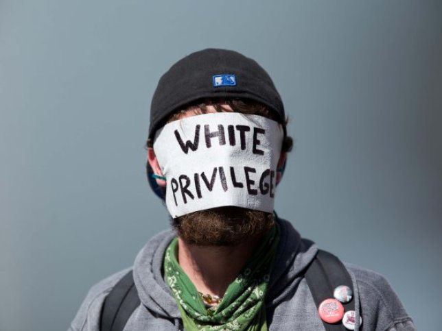 Sich mit den eigenen Privilegien auseinandersetzen - das war das Ziel der Tagung zu Rassismus und Männlichkeiten am 07.11.2015 Sich mit den eigenen Privilegien auseinandersetzen - das war das Ziel der Tagung zu Rassismus und Männlichkeiten am 07.11.2015