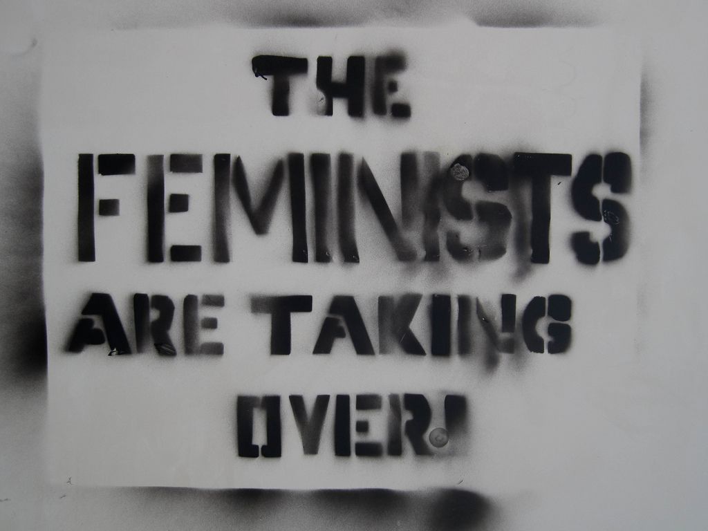Angst vor dem Feminismus? Graffiti mit Schriftzug: The Feminists are taking over