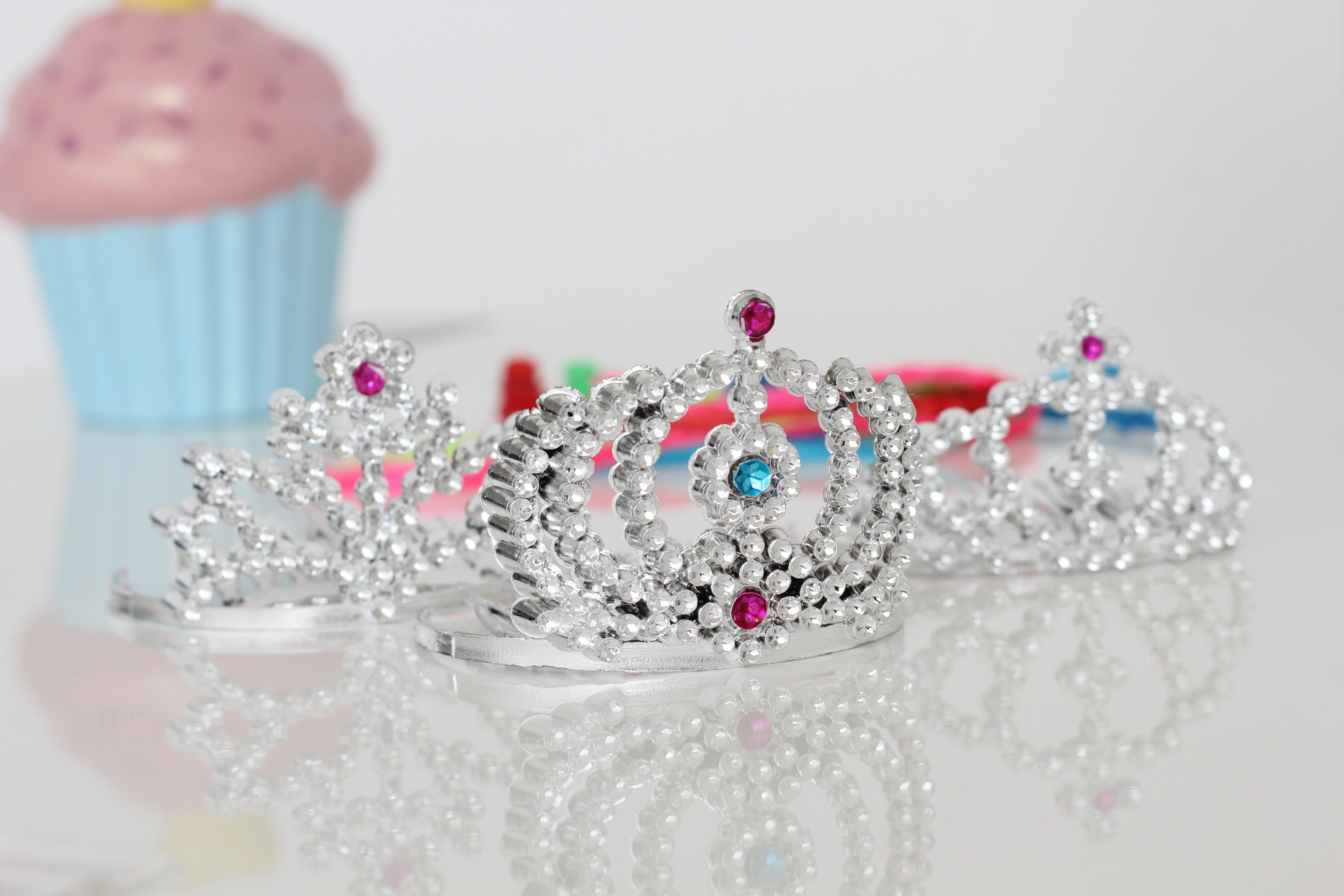 tiaras Drei Plastikkronen